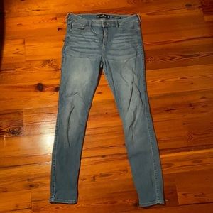 hollister jeans. skinny.